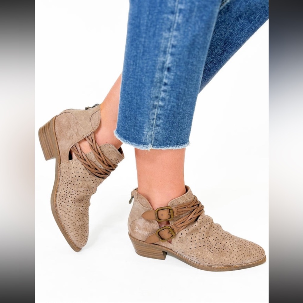 Blowfish Booties Braided Straps, Buckles & Metallic
Details -Sz. 8 *~SHIP FREE~*